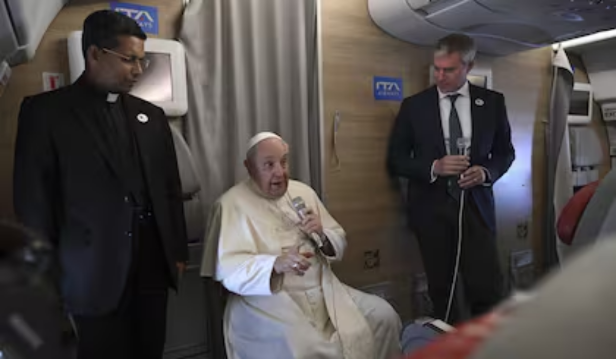 El Papa con periodistas